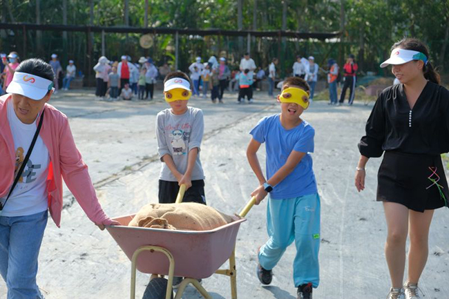 “秋收大挑战” 深圳视障家庭+健视家庭合作助农2.jpg