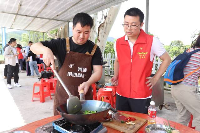 视障伙伴“厨神争霸”！第四届深圳市视障烹饪大赛举行3.jpg